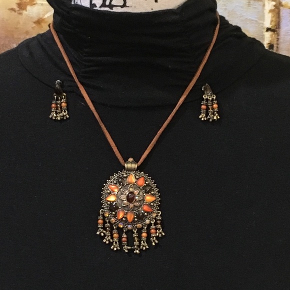 Jewelry - Earrings & necklace on a suede adjustable band